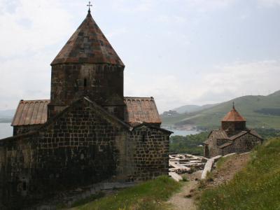 Церкви у озера Севан